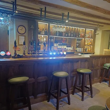Fox And Pheasant 4*