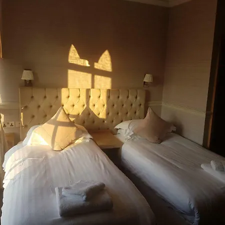 Fox And Pheasant Inn